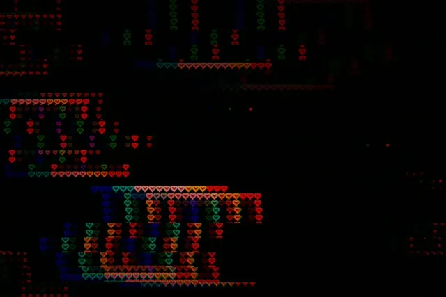 3:2 Surface | Retro heart pixels 60fps screensaver motion display