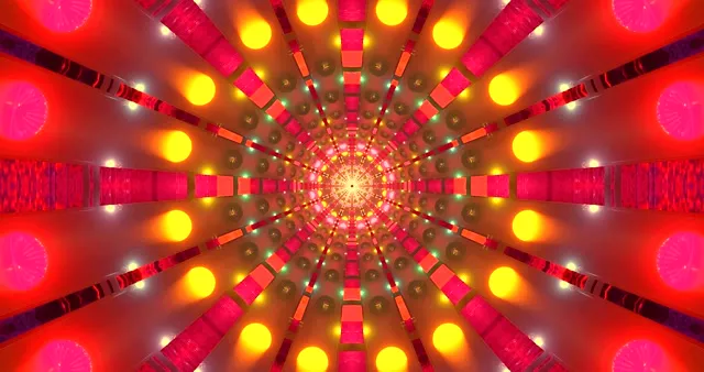 Spožs neons tunelis ar sarkaniem, dzelteniem un rozā gaismām spirāles veidā virzienā iekšup - 4K 60fps VJ cilpa