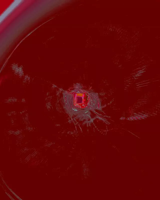 深紅霓虹隧道漩渦 60fps 螢幕保護程式 4:5 Instagram VJ Loop