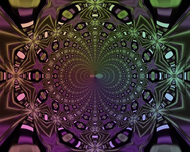 Simetrinis neoninių šviesų tunelis su spinduliais geometriniais raštais violetine, rožine ir žalia spalva, spiraliniu būdu pasineriant į vidų, sukuriant hipnotizuojantį fraktalinį kaleidoskopą VJ ciklą