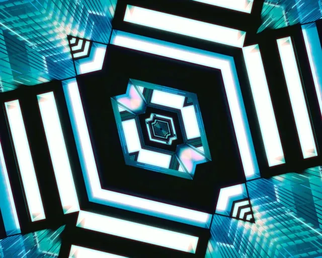 青色和黑色霓虹隧道，同心鑽石形狀螺旋內凹，明亮白色幾何線條創造催眠深度效果，工業VJ循環背景