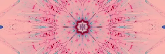 Simetriška rožinė neon kaleidoskopo mandala spinduliuoja iš centro, gyvi dėmės ir mėlyni geometriniai šablonai sudaro žavią 4K VJ kilpą